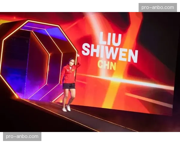 前世界冠军刘诗雯以解说嘉宾身份，亮相WTT新加坡大满贯