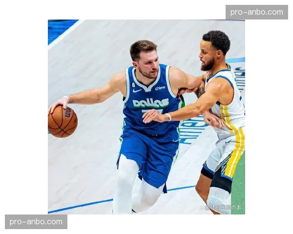 通讯：勇士vs独行侠关键卡位战，库里与东契奇对飙三分实录