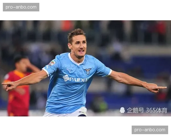 退役名宿克洛泽访谈：谈现代前锋在快速反击中的选位与跑动艺术